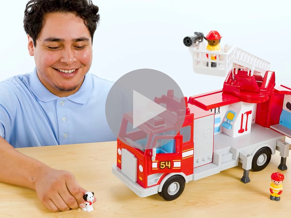 Real-Action Fire Engine - US 8337