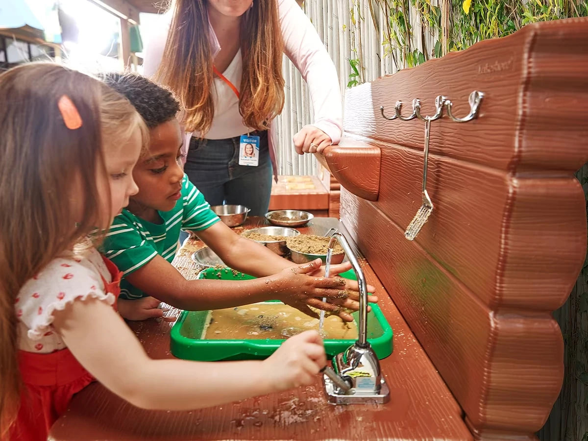 Pump & Play Mud Kitchen - US 1330