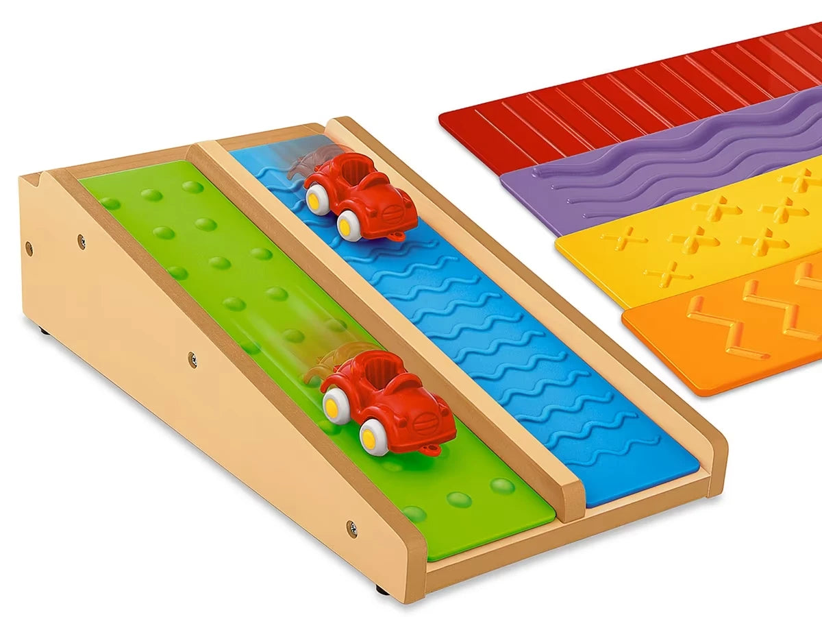 Roll & Race! Activity Ramp - US 4656